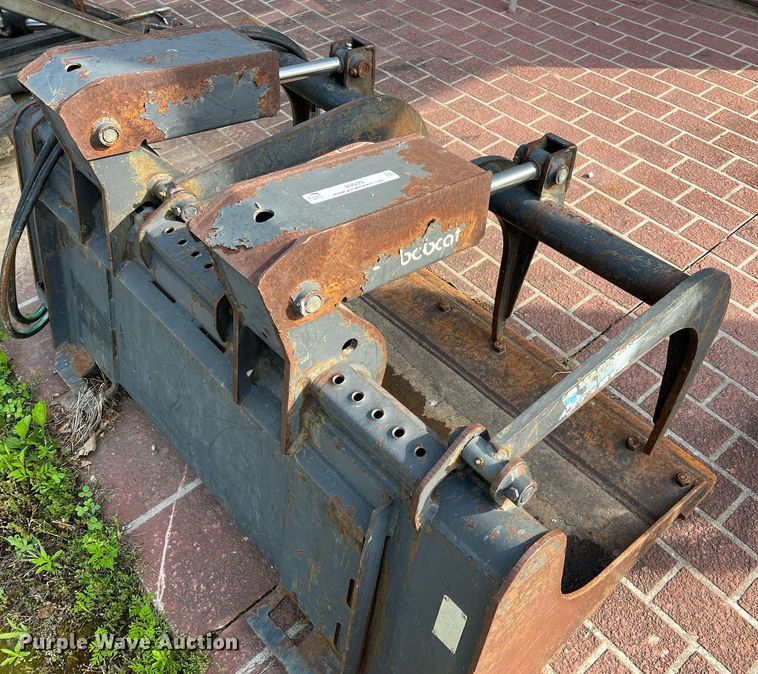 image for item II9039 Bobcat  skid steer grapple bucket