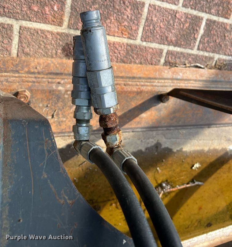 image for item II9039 Bobcat  skid steer grapple bucket