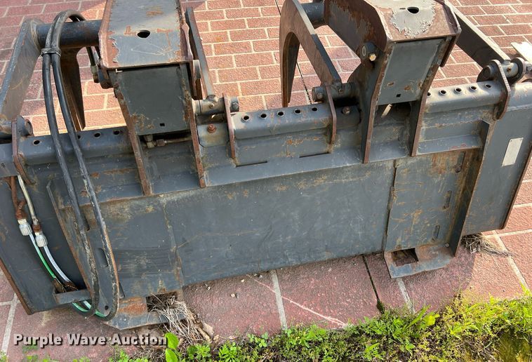 image for item II9039 Bobcat  skid steer grapple bucket