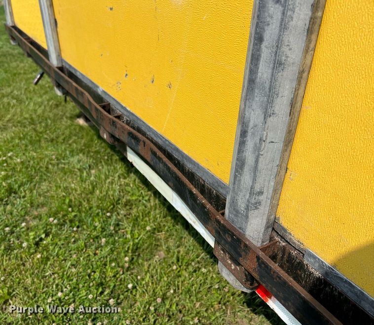 image for item II9064 2001 Hillsboro 629-TD-BT  equipment trailer