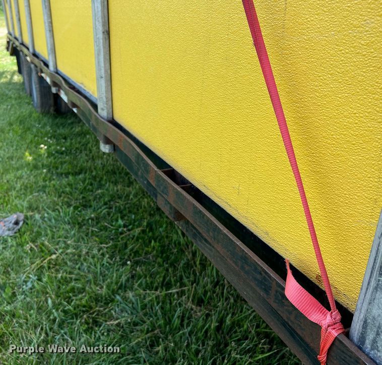 image for item II9064 2001 Hillsboro 629-TD-BT  equipment trailer