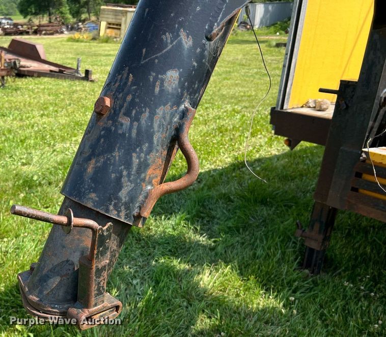 image for item II9064 2001 Hillsboro 629-TD-BT  equipment trailer