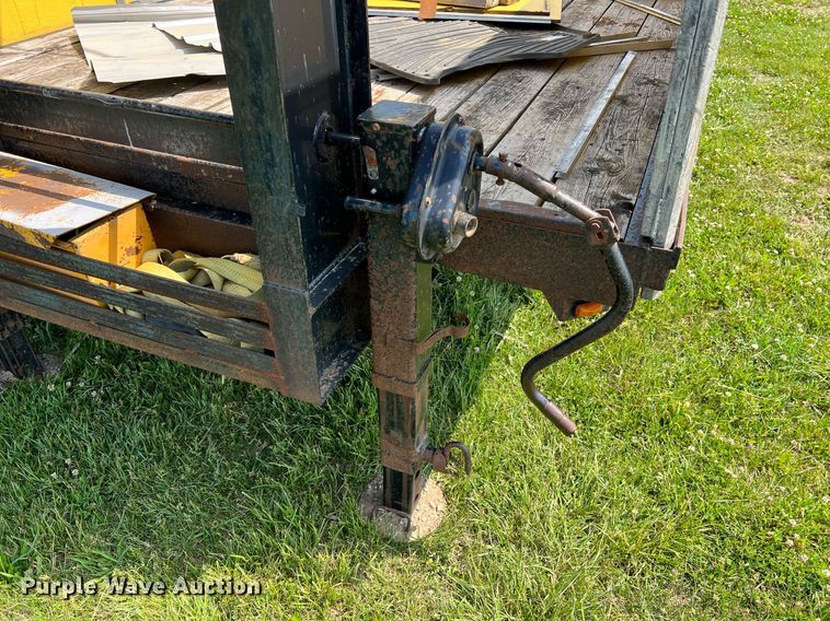 image for item II9064 2001 Hillsboro 629-TD-BT  equipment trailer