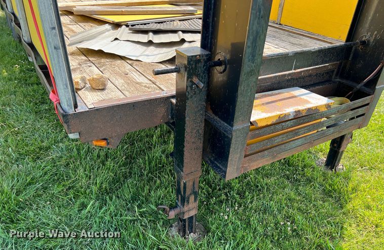 image for item II9064 2001 Hillsboro 629-TD-BT  equipment trailer