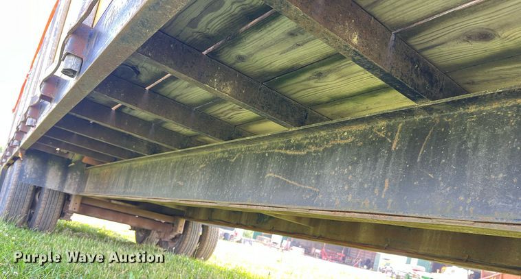 image for item II9064 2001 Hillsboro 629-TD-BT  equipment trailer