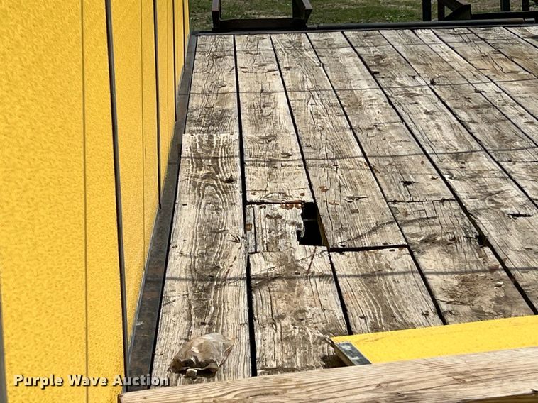 image for item II9064 2001 Hillsboro 629-TD-BT  equipment trailer