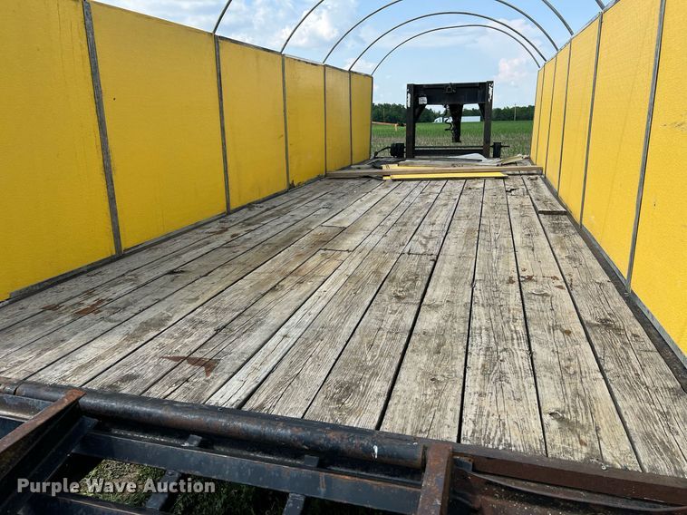 image for item II9064 2001 Hillsboro 629-TD-BT  equipment trailer