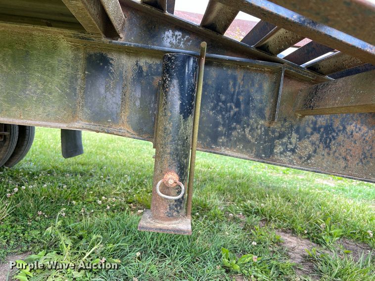 image for item II9064 2001 Hillsboro 629-TD-BT  equipment trailer