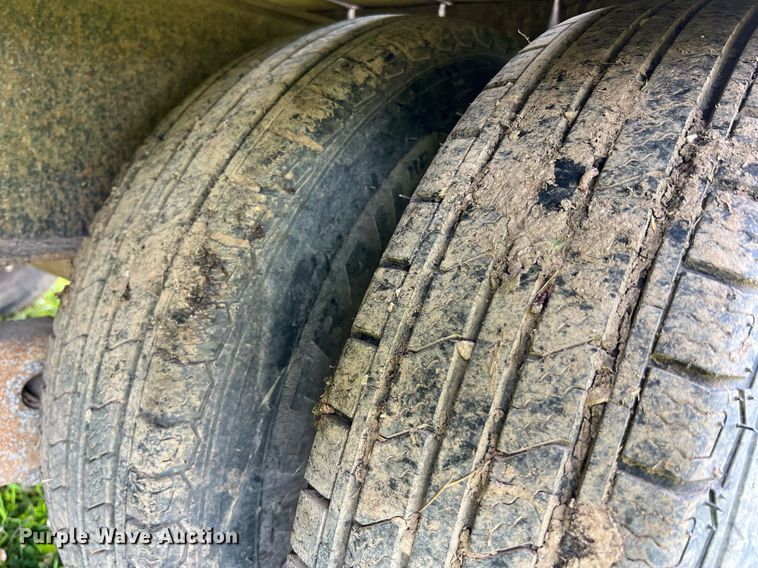 image for item II9064 2001 Hillsboro 629-TD-BT  equipment trailer