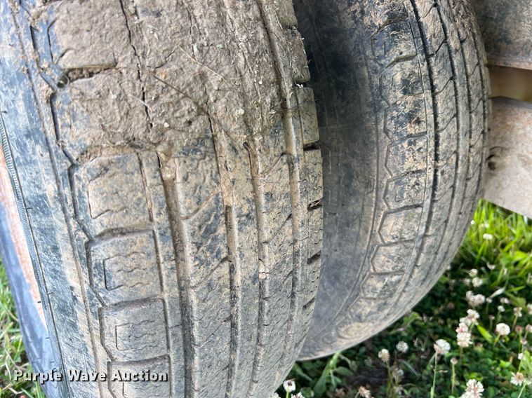 image for item II9064 2001 Hillsboro 629-TD-BT  equipment trailer