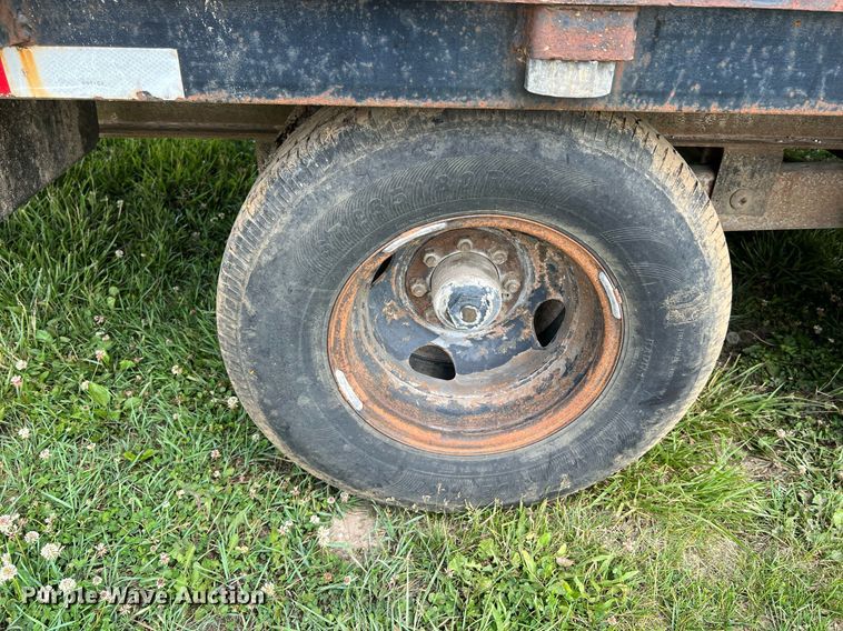 image for item II9064 2001 Hillsboro 629-TD-BT  equipment trailer