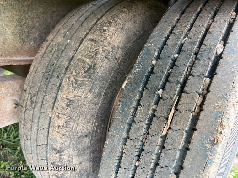 image for item II9064 2001 Hillsboro 629-TD-BT  equipment trailer