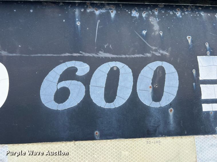 image for item II9064 2001 Hillsboro 629-TD-BT  equipment trailer