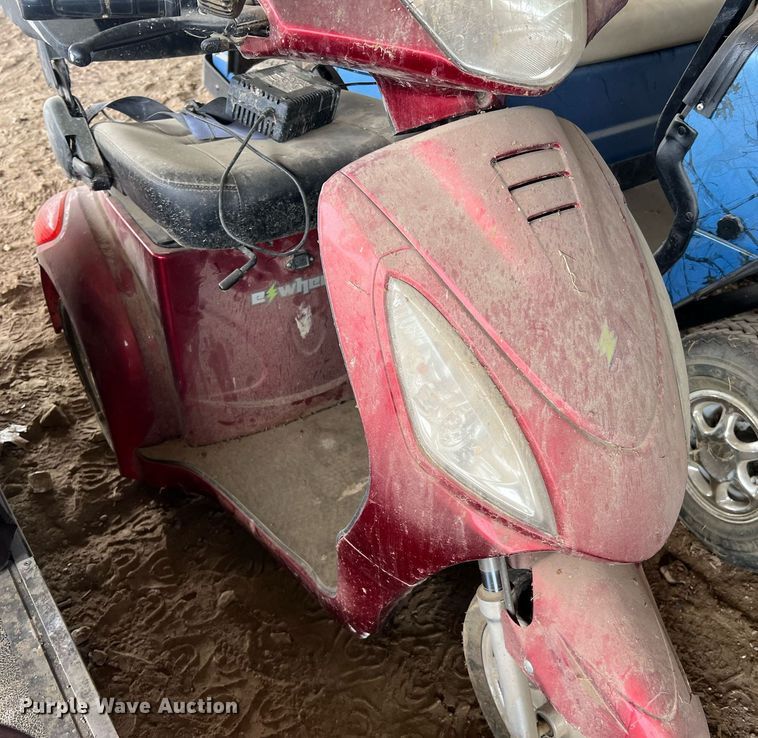 image for item II9068 (2) golf carts