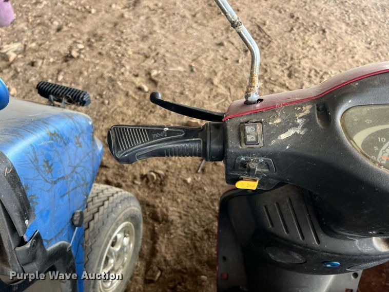 image for item II9068 (2) golf carts