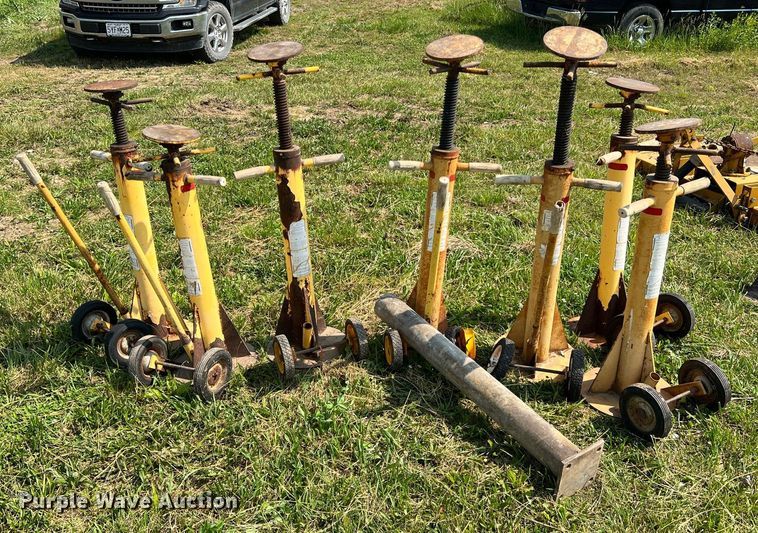 image for item II9076 (7) jack stands