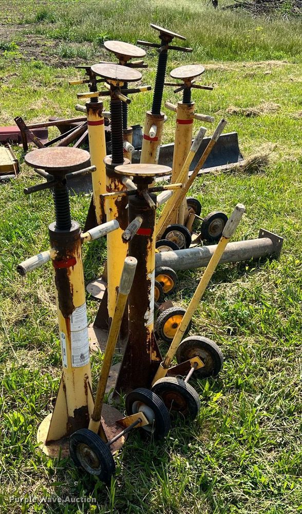 image for item II9076 (7) jack stands