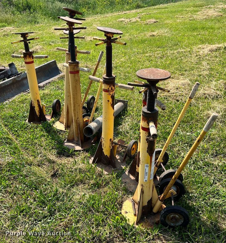 image for item II9076 (7) jack stands