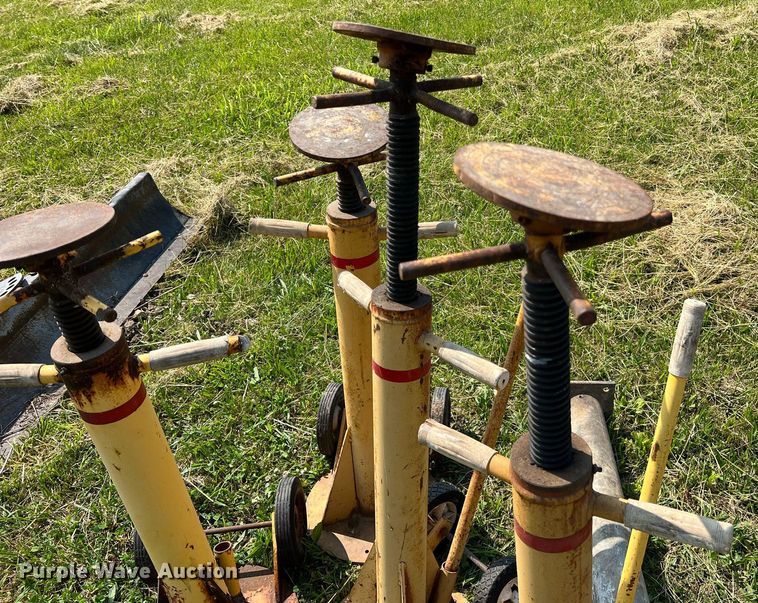 image for item II9076 (7) jack stands