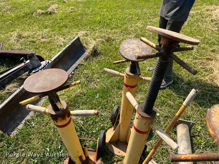 image for item II9076 (7) jack stands