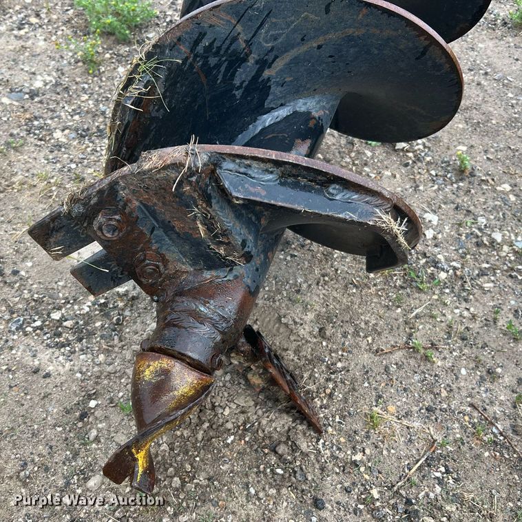 image for item II9082 Lowe 750CLH  skid steer auger