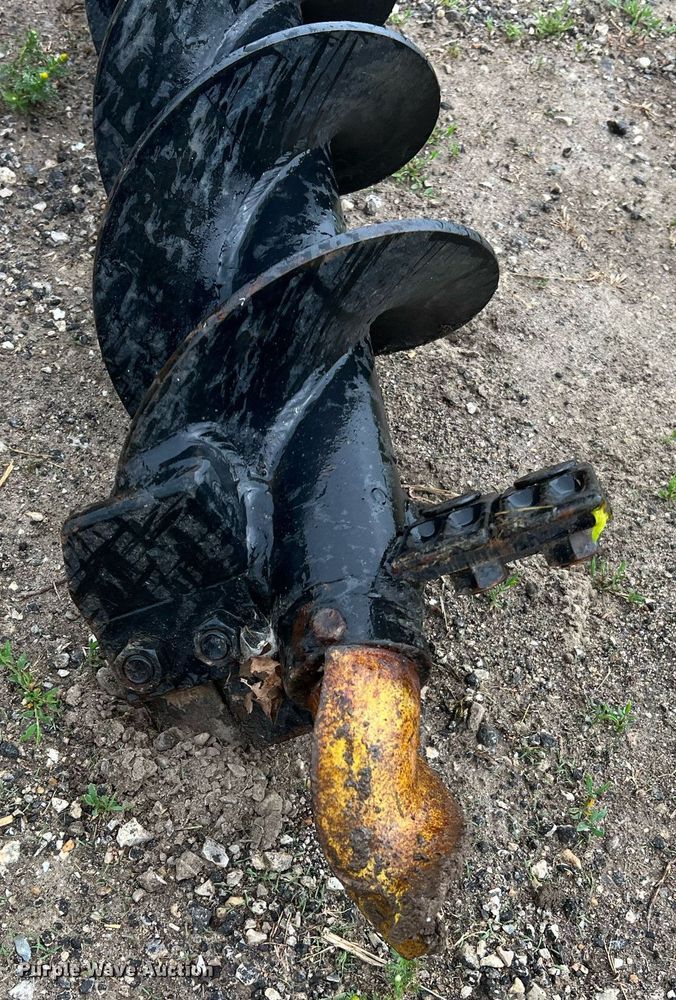 image for item II9082 Lowe 750CLH  skid steer auger