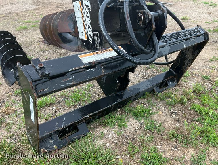 image for item II9082 Lowe 750CLH  skid steer auger