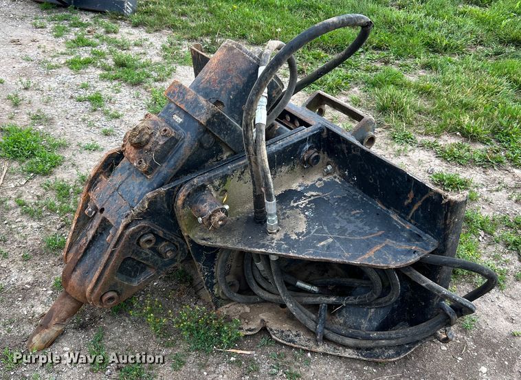image for item II9083 Melroe 35004  skid steer breaker