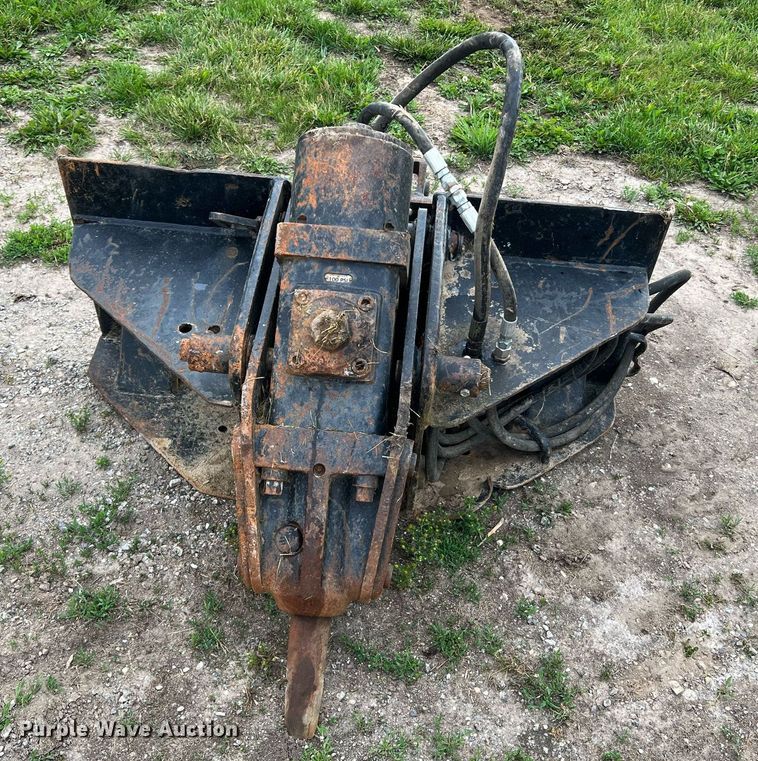 image for item II9083 Melroe 35004  skid steer breaker