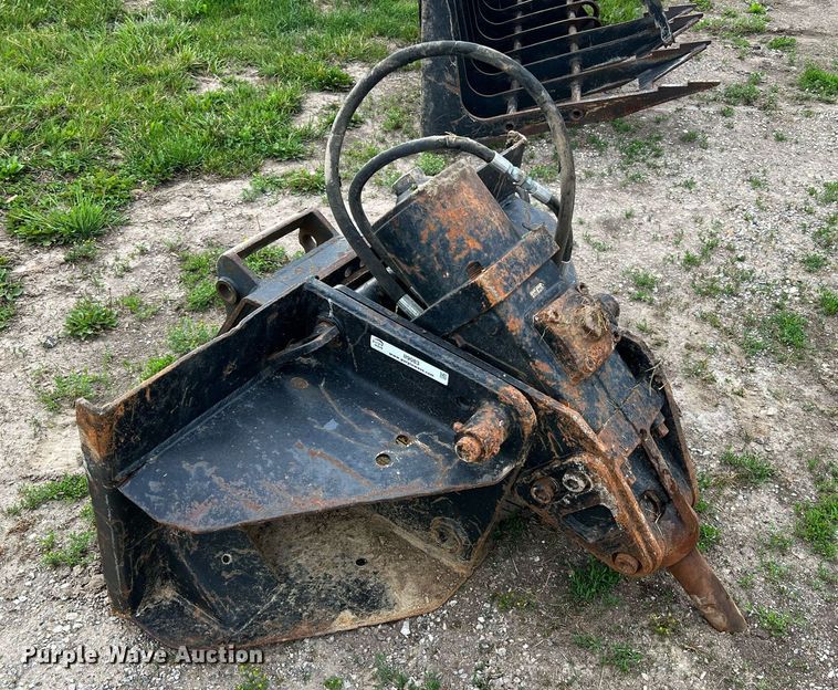image for item II9083 Melroe 35004  skid steer breaker