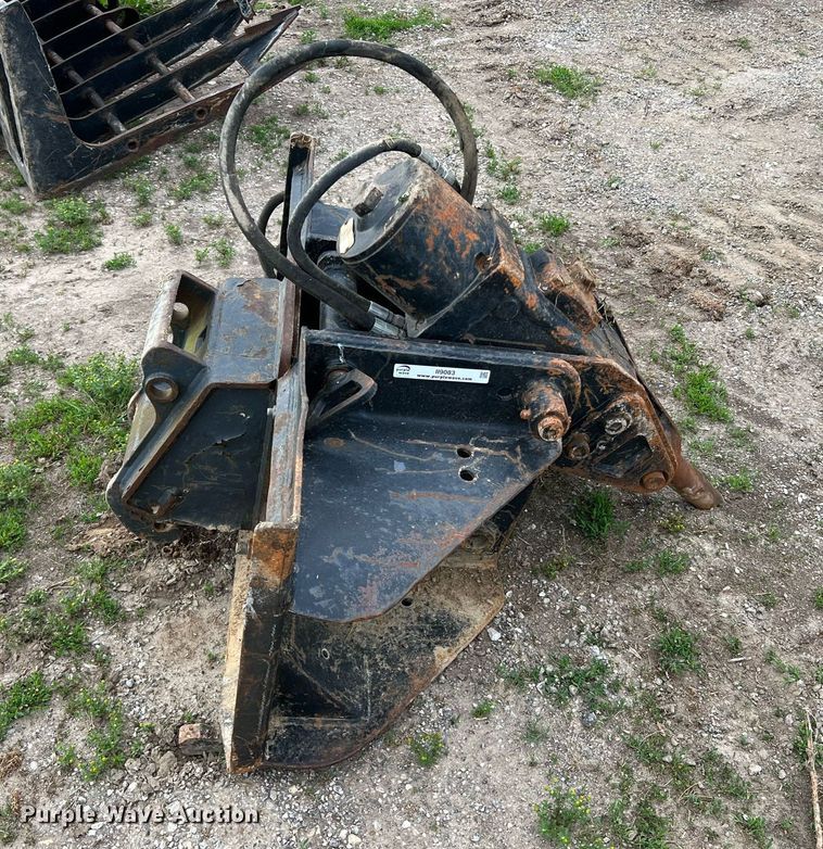 image for item II9083 Melroe 35004  skid steer breaker