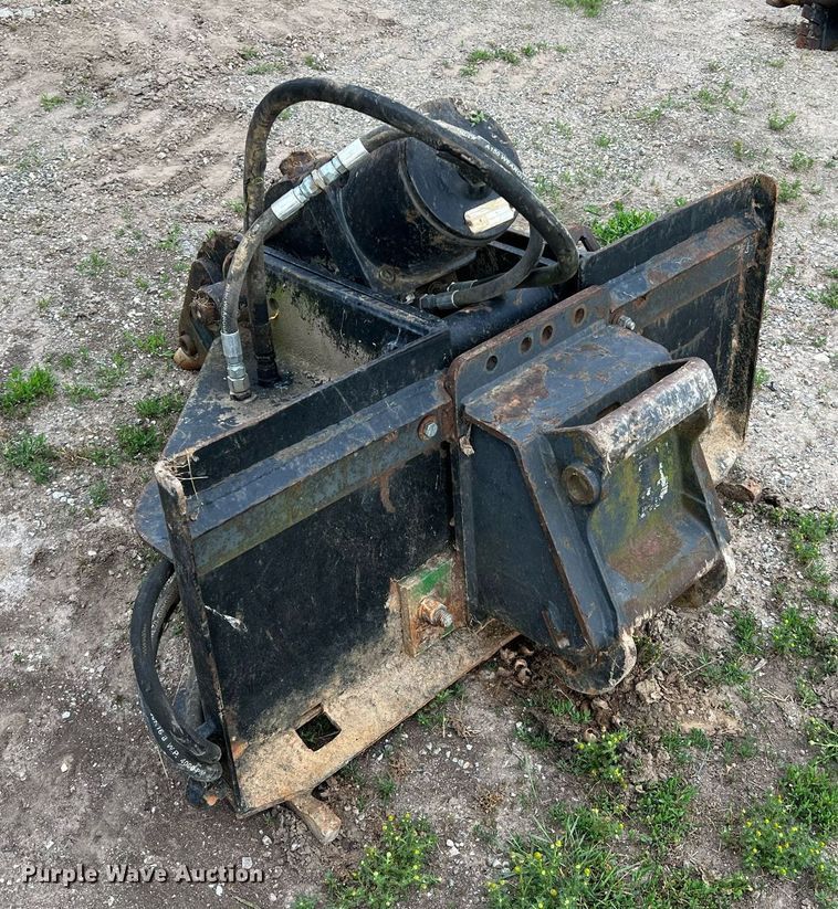 image for item II9083 Melroe 35004  skid steer breaker