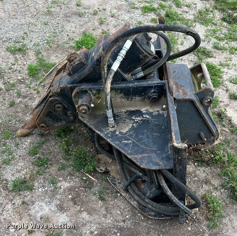 image for item II9083 Melroe 35004  skid steer breaker