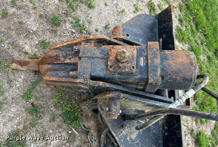 image for item II9083 Melroe 35004  skid steer breaker