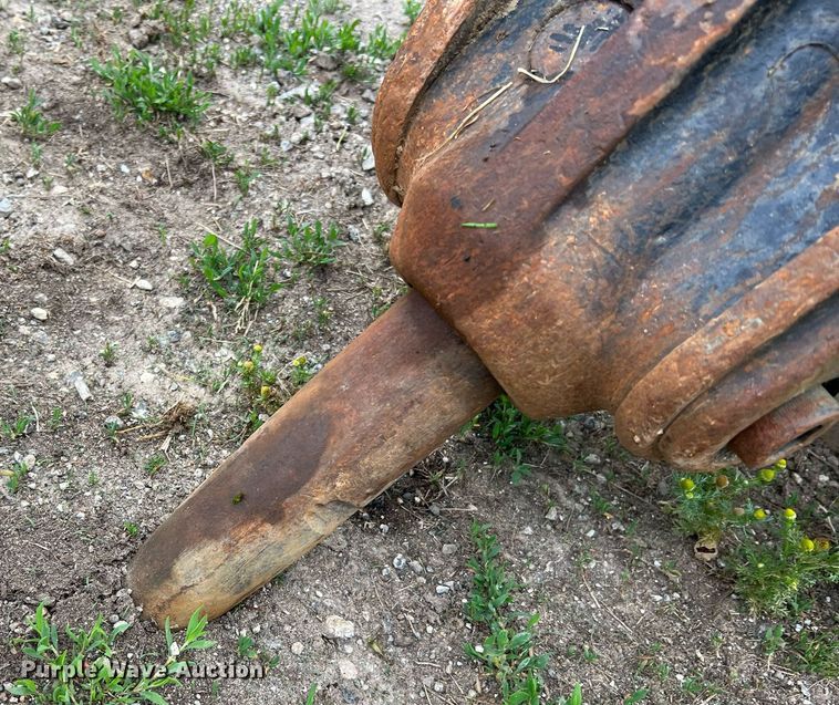 image for item II9083 Melroe 35004  skid steer breaker