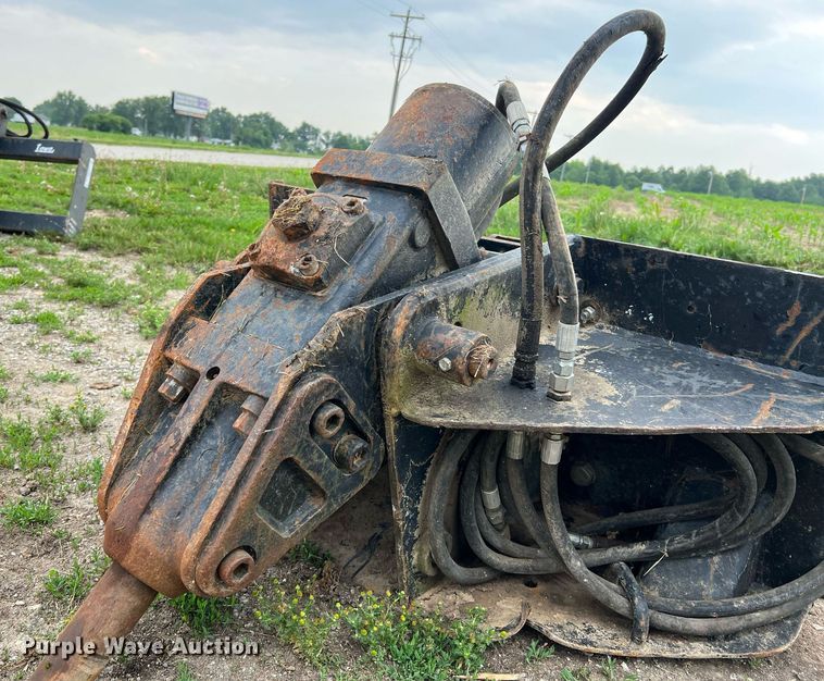 image for item II9083 Melroe 35004  skid steer breaker