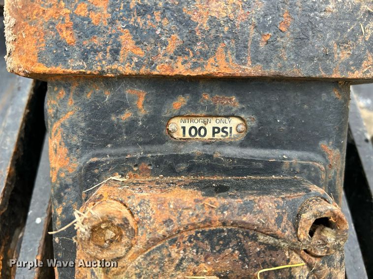 image for item II9083 Melroe 35004  skid steer breaker