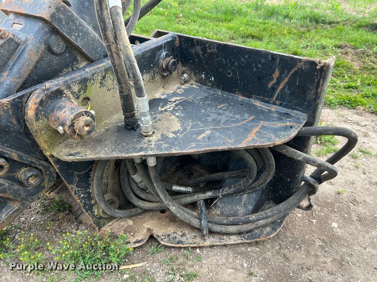image for item II9083 Melroe 35004  skid steer breaker