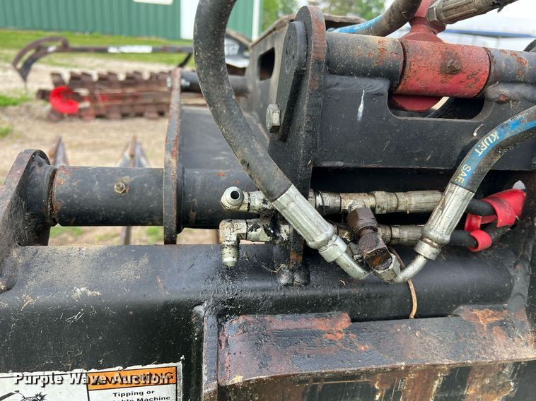 image for item II9084 Lowe G72  skid steer grapple bucket