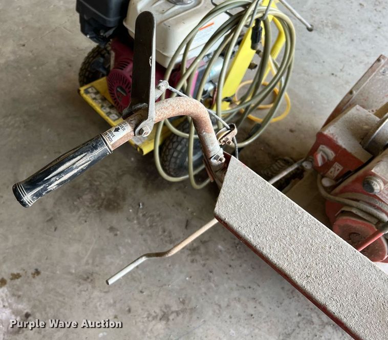 image for item II9087 (2) pieces of support equipment