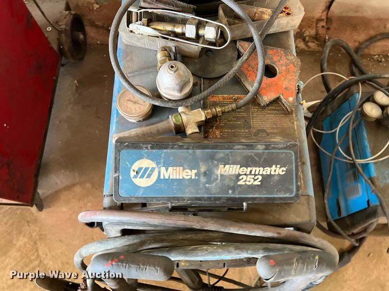 image for item II9090 (3) welders