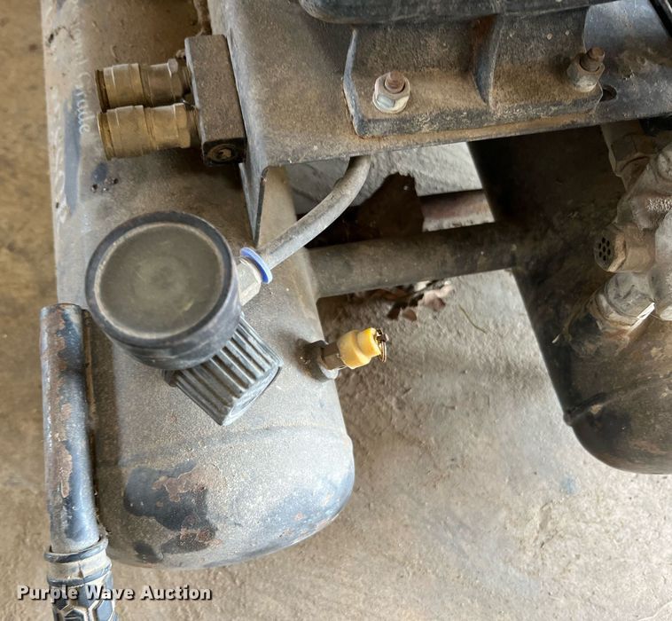 image for item II9091 Tahoe  air compressor