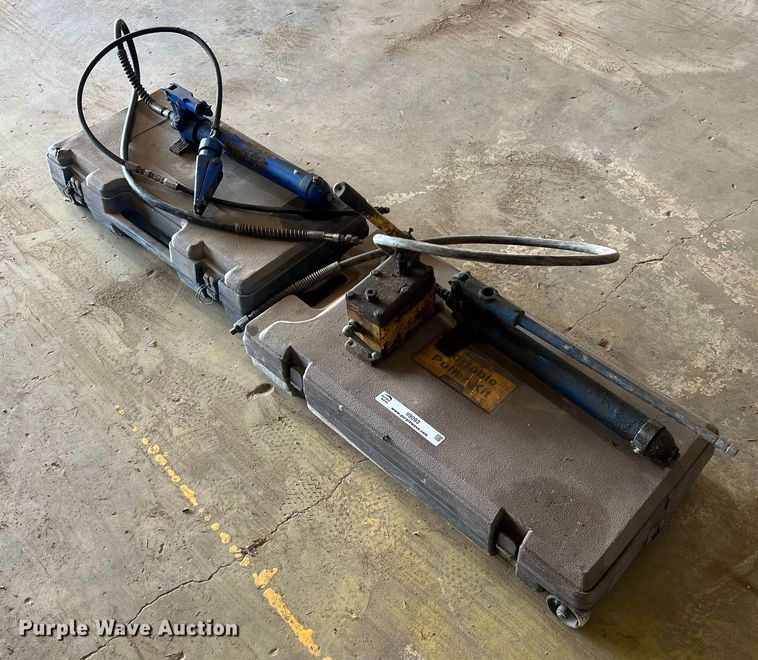 image for item II9093 (3) hydraulic rams