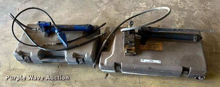 image for item II9093 (3) hydraulic rams