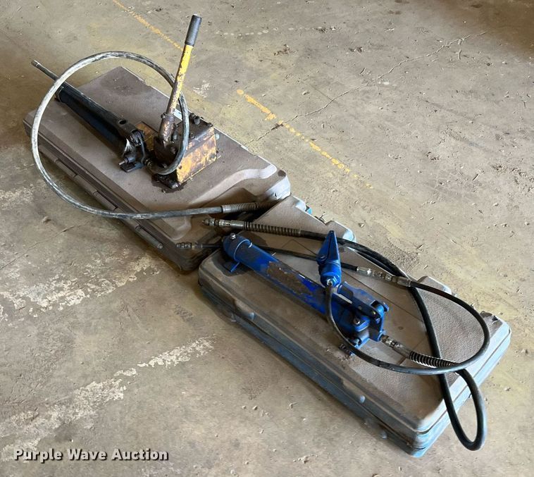 image for item II9093 (3) hydraulic rams