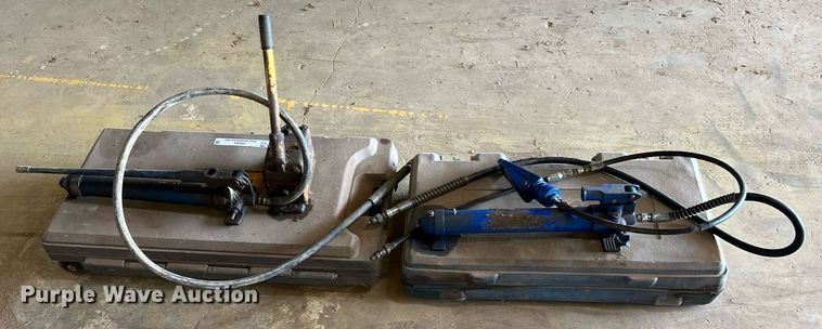 image for item II9093 (3) hydraulic rams