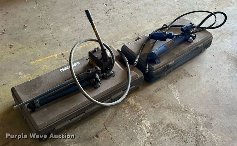 image for item II9093 (3) hydraulic rams