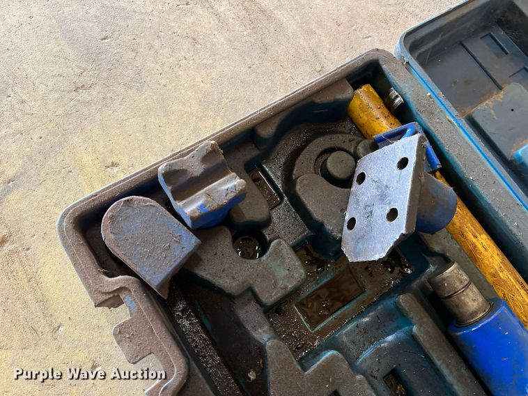 image for item II9093 (3) hydraulic rams