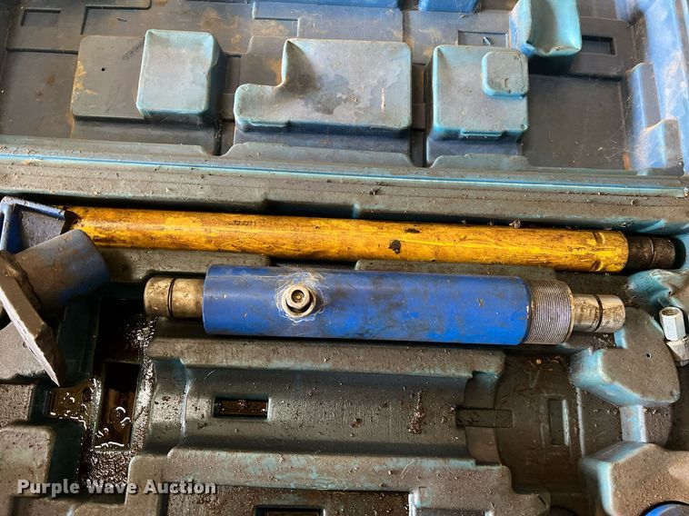 image for item II9093 (3) hydraulic rams