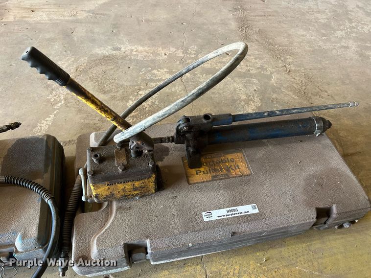 image for item II9093 (3) hydraulic rams